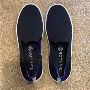Black Rothy’s sneakers